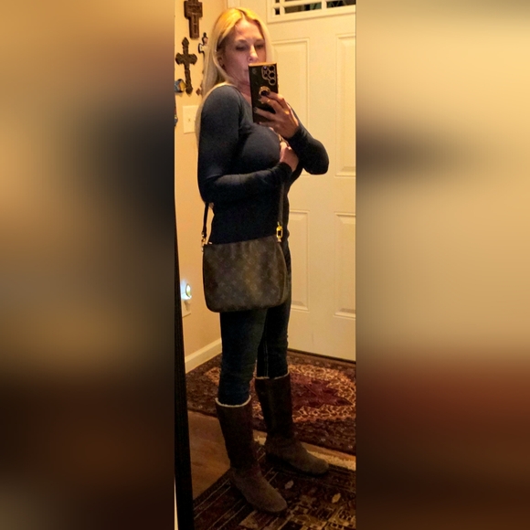 Authentic LOUIS VUITTON Monogram Looping MM Crossbody - Picture 11 of 13